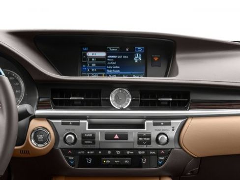 Used 2018 Lexus ES 350 w/ Navigation System Package image 10