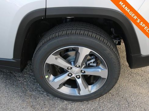 New 2025 Jeep Grand Cherokee Limited w/ Luxury Tech Group II image 9