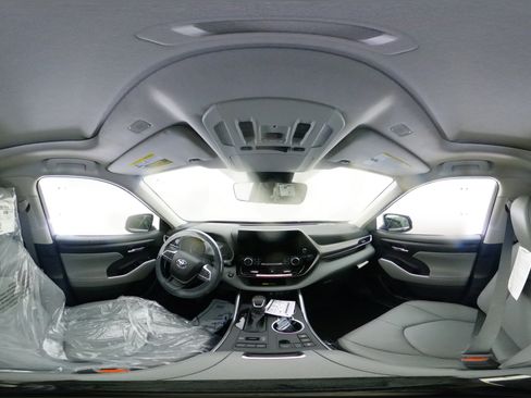 New 2026 Toyota Highlander XLE image 33