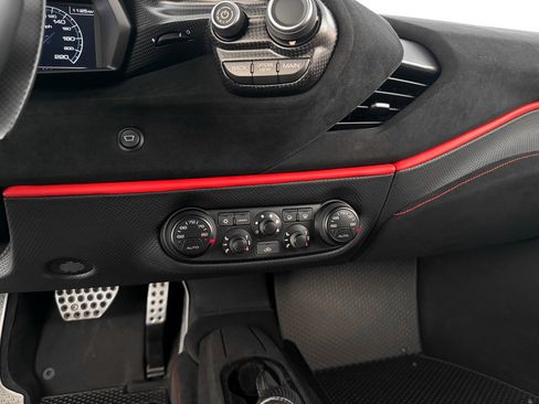Used 2019 Ferrari 488 Pista Coupe RWD image 20