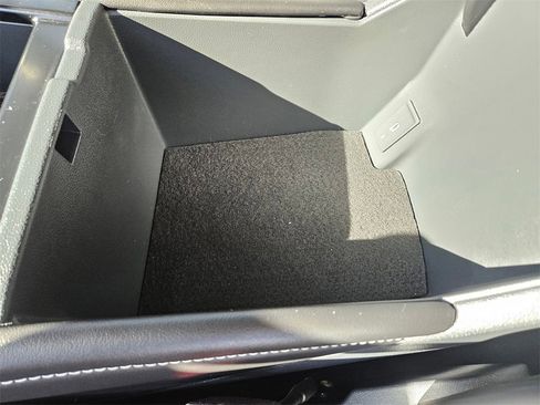 Used 2025 Volkswagen Atlas SE image 26