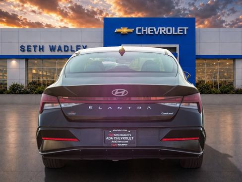 Used 2025 Hyundai Elantra Limited FWD image 6