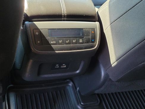 Used 2022 Nissan Pathfinder S FWD image 19