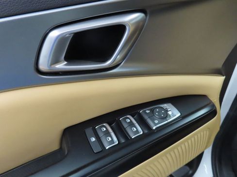 Used 2022 Kia Carnival LX FWD image 50
