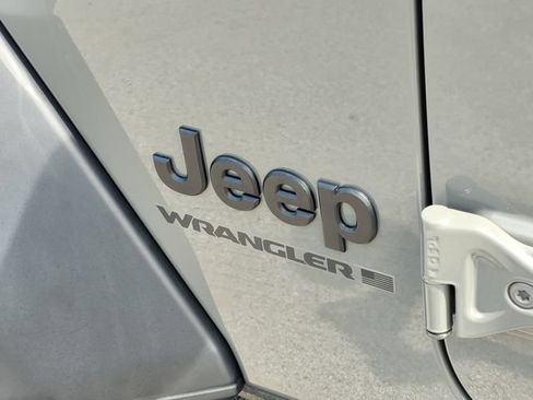 Used 2023 Jeep Wrangler Unlimited Sport AWD/4WD image 9
