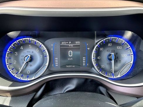 Used 2023 Chrysler Voyager LX FWD image 10