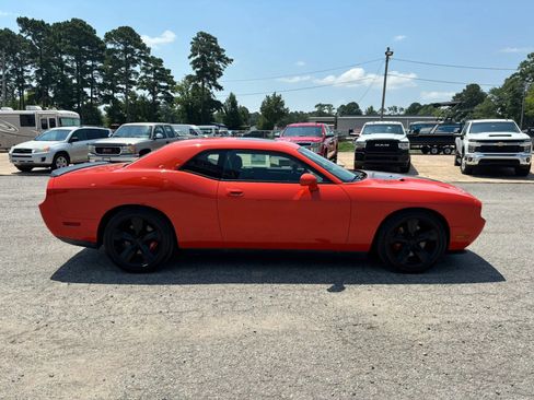 Used 2009 Dodge Challenger SRT8 w/ SRT Option Group II RWD image 6