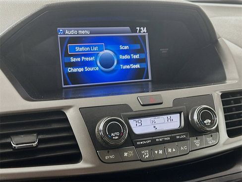 Used 2016 Honda Odyssey SE image 19