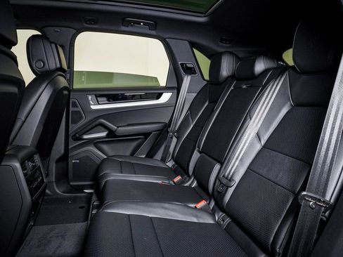 New 2026 Porsche Cayenne image 17