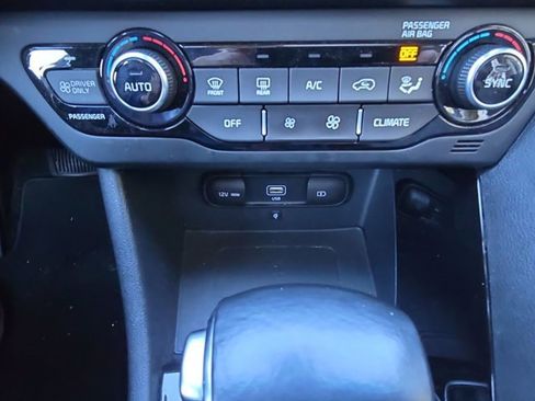 Used 2020 Kia Niro EX Premium image 25