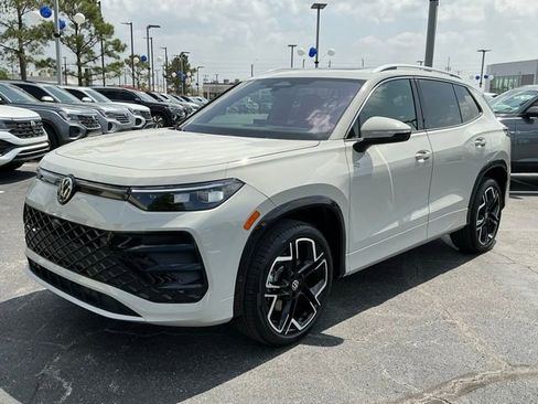 Certified 2025 Volkswagen Tiguan SEL R-Line AWD/4WD image 7
