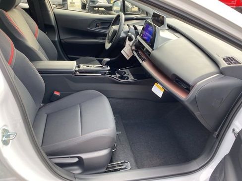 New 2026 Toyota Prius Plug-In Hybrid FWD image 38