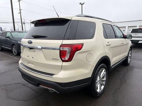 Used 2018 Ford Explorer XLT w/ Equipment Group 202A image 5