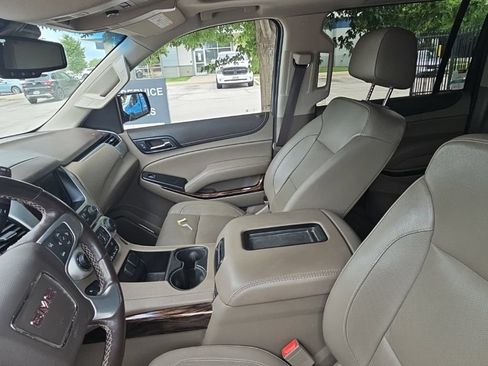 Used 2019 GMC Yukon XL SLT w/ Open Road Package AWD/4WD image 9