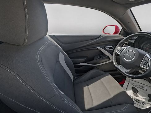 Used 2018 Chevrolet Camaro LT RWD image 18