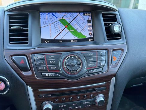 Used 2018 Nissan Pathfinder Platinum image 12