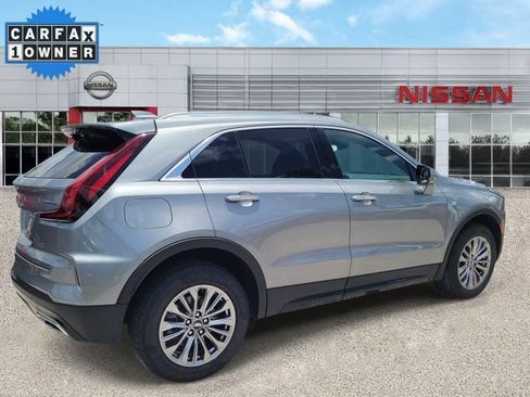 Used 2025 Cadillac XT4 Premium Luxury FWD image 2
