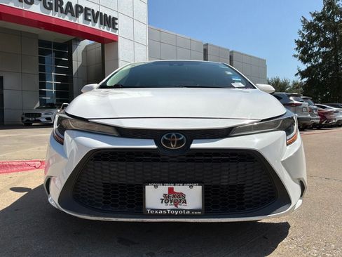 Used 2020 Toyota Corolla LE FWD image 3
