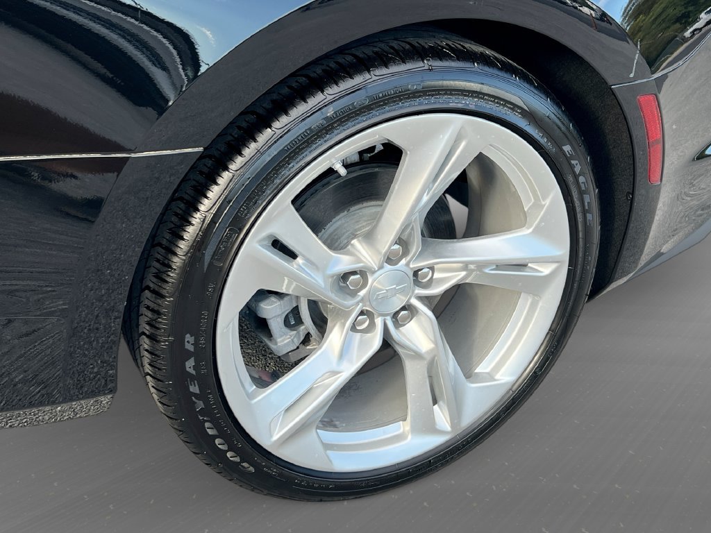Used 2023 Chevrolet Camaro LT w/ Technology Package RWD image 25