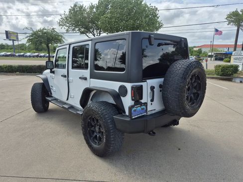 Used 2015 Jeep Wrangler Unlimited Sport w/ Quick Order Package 24S AWD/4WD image 9