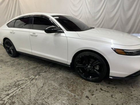 Used 2023 Honda Accord Sport image 3