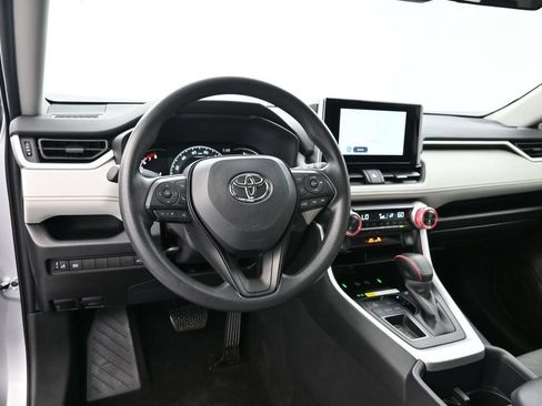 Used 2025 Toyota RAV4 XLE w/ Convenience Package FWD image 18