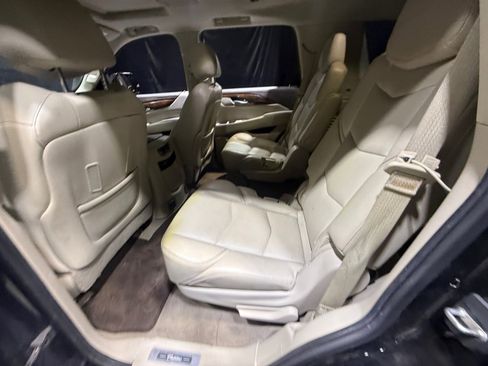 Used 2016 Cadillac Escalade Luxury AWD/4WD image 17