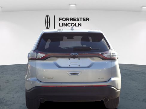 Used 2018 Ford Edge SE image 4