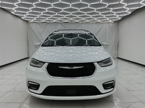 Used 2022 Chrysler Pacifica Touring-L FWD image 5