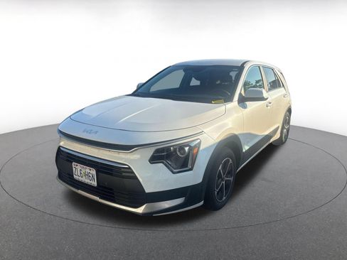 Used 2026 Kia Niro LX FWD image 3