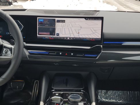 Used 2025 BMW 530i xDrive w/ M Sport Package image 22