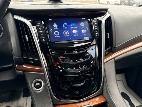 Used 2018 Cadillac Escalade ESV Luxury image 16