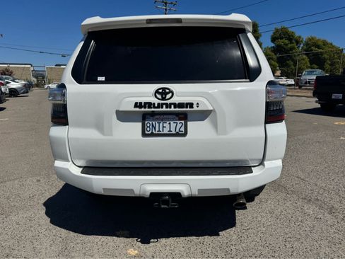 Used 2020 Toyota 4Runner SR5 Premium w/ Moonroof Package RWD image 5