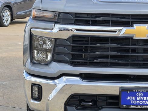 Used 2024 Chevrolet Silverado 2500 LT AWD/4WD image 5