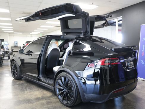 Used 2020 Tesla Model X Long Range AWD/4WD image 22