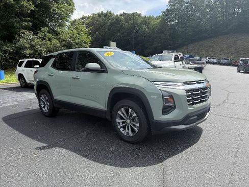 Used 2026 Chevrolet Equinox LT FWD image 3