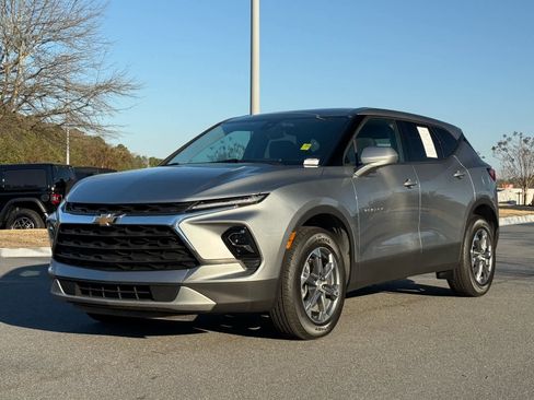 Used 2025 Chevrolet Blazer LT image 2