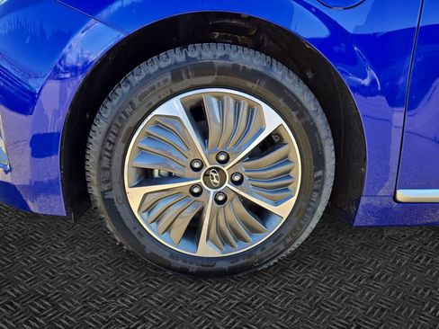 Used 2022 Hyundai Ioniq SE image 11