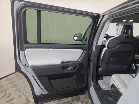 Used 2024 Rivian R1S Adventure AWD/4WD image 17