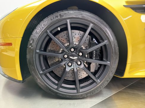 Used 2015 Aston Martin V12 Vantage S RWD image 13