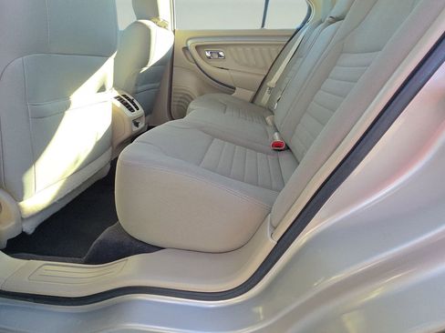 Used 2018 Ford Taurus SE image 26