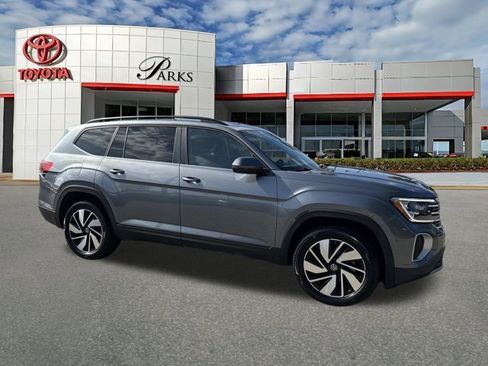 Used 2025 Volkswagen Atlas SE image 1