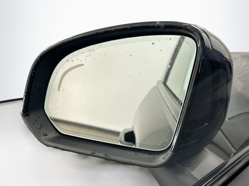 Used 2022 Volvo XC40 P8 Recharge Plus image 16