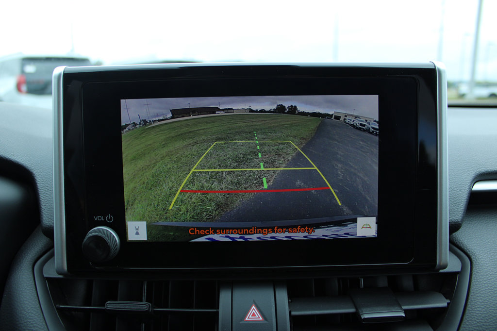 Used 2025 Toyota RAV4 XLE AWD/4WD image 38