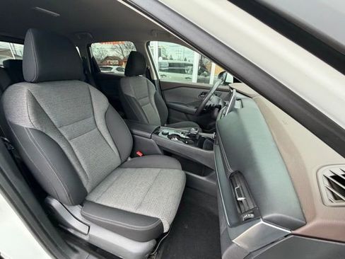 Used 2022 Nissan Rogue S image 12