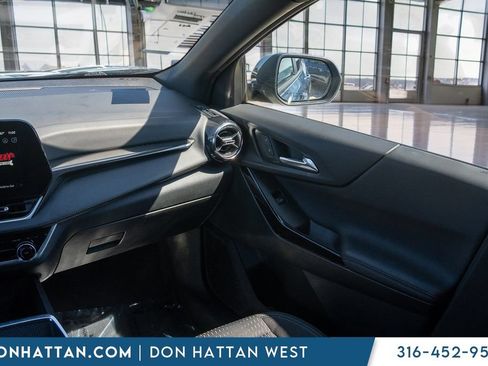 Used 2025 Chevrolet Equinox LT FWD image 14