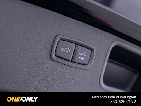 Used 2024 Porsche Macan AWD/4WD image 35