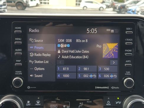 Used 2020 Toyota Highlander XLE AWD/4WD image 25