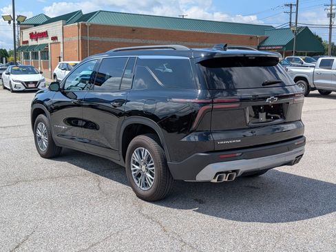 Used 2026 Chevrolet Traverse LT w/ Driver Confidence Package FWD image 5