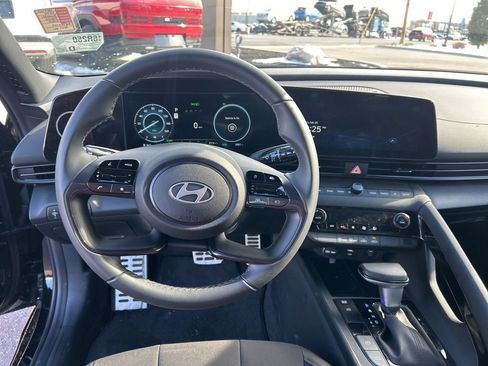 Used 2025 Hyundai Elantra SEL w/ Cargo Package FWD image 14